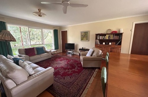 Merricks Beach House | 5 minute walk to Merricks Beach from comfortable beach shack