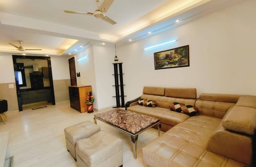 Saket Apartment | 5 minutes to the PVR Anupam