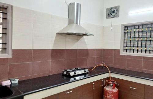 Chromepet House | 5 minutes walk to Rela 7 minutes drive to Airport AC Kitchen Bedroom3