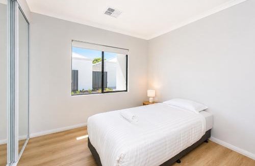 West Busselton House | 5 O Clock Somewhere - Cosy Coastal Hideaway,