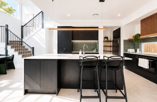 Rochedale House | 5BR Executive Retreat in Rochedale | Perfect for families