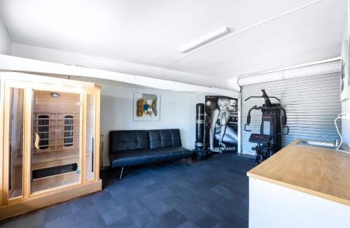 Miranda House | 5BR - The Boulevarde Miranda - Parking