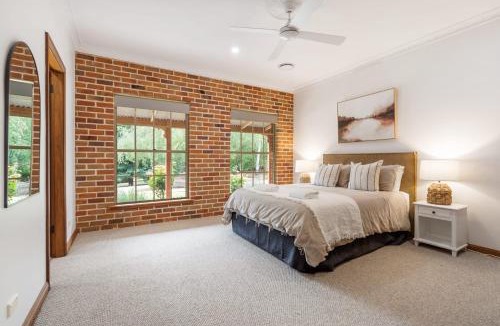 Laffing Waters House | 6 Minutes from Bathurst CBD - The Estait Homestead - Laffing Waters Retreat