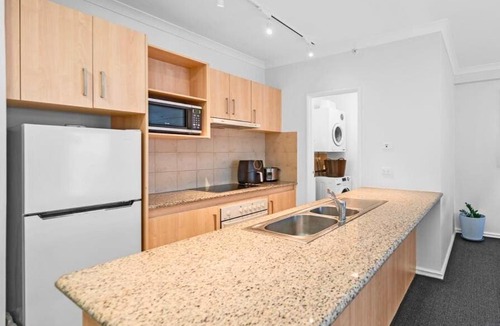 East Perth Apartment | 64 Sweeping Views EastPerth 2BR PoolPkg