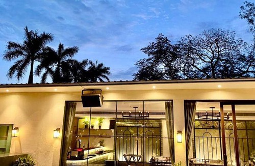 Kanpur Resort | 750 m² Resort ∙ 2 guests