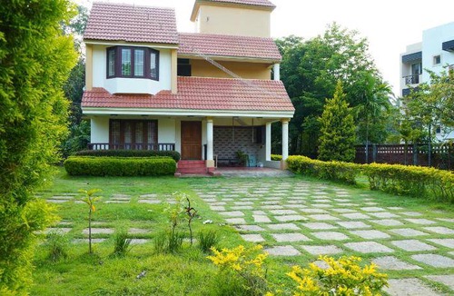 Courtallam Resort | 84 m² Resort ∙ 2 bedrooms ∙ 6 guests