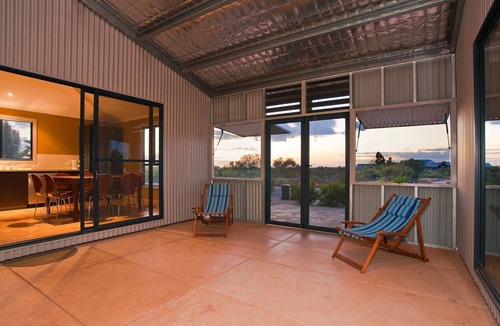 Exmouth House | 9 Skipjack Circle - Lovely Pet-Friendly Holiday Home with a Breezeway