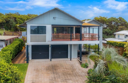 Rainbow Beach House | 90 Cooloola Drive - Rainbow Beach