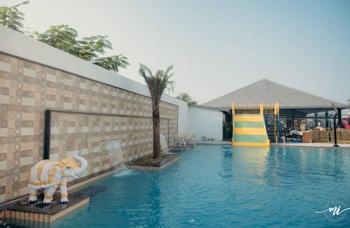 Raipur Hotel | 950 m² Hotel ∙ 2 guests