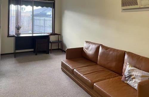 Bundoora House | a 别墅大床间毗邻公园和公交车站