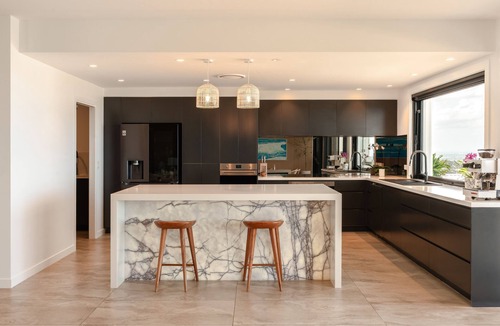 Upper Coomera House | A 20 acre Mountaintop Gated Villa with panoramic Ocean Views