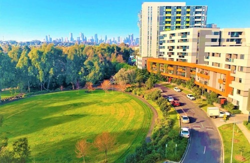 Parkville Apartment | A 3BR Apt Next to Melbourne Zoo, Free Parking