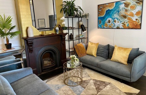 Albert Park Apartment | A+ Albert Park. Bayside Brilliance. Sleeps 4. GRHM