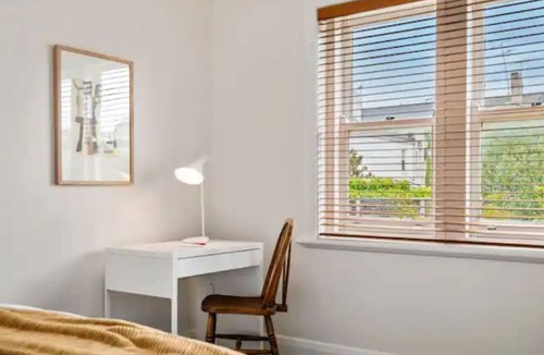 South Melbourne Apartment | A+ Albert Park Art Deco Gem. Sleeps 5. Avalon4.