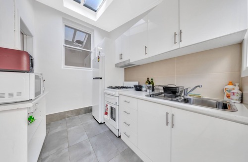 North Melbourne House | A Beautiful Terrace House With Parking & Courtyard