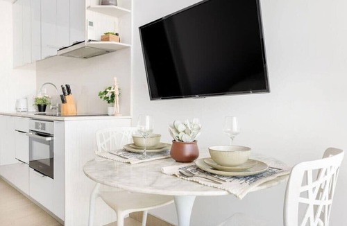 Bondi Beach Apartment | A Chic Beach Studio, 5min stroll to Bondi Beach