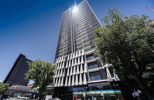 Melbourne Central Business District Apartment | A Comfy 2BR Apt Near Melbourne Central, City Views