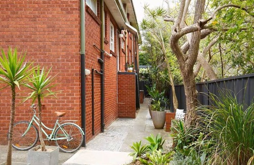 Cronulla House | A Cozy 1BR in Cronulla – Walk to Beach & Shops U4