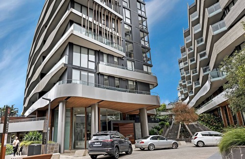 Abbotsford Apartment | A Cozy 2BR Apt with a Large Balcony, FREE Parking