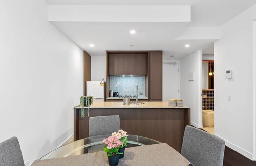 Carlton South Apartment | A Cozy Apt, Only a 5-min Walk to Victoria Market