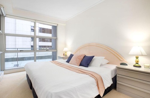 Sydney Central Business District Apartment | A Cozy & Spacious 2BR Apt for 7 Next to Darling Harbour