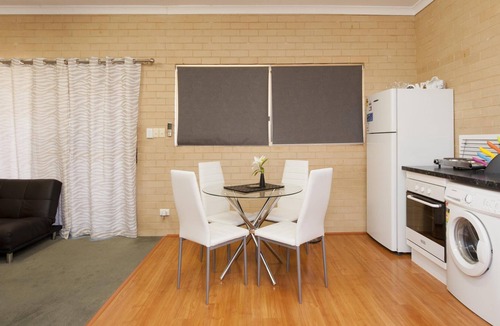 Innaloo Cabin | A Hidden Gem short stay as it is so well priced set in a well kept garden