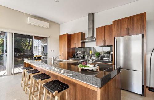Gnarabup House | A La Plage - Ocean View Luxury - Family Friendly