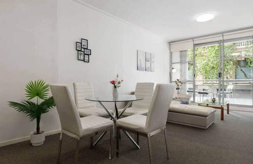 Sydney Central Business District Apartment | A Modern & Comfy Studio Next to Darling Harbour