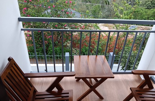Chithirapuram House | A perfect Homestay with Wi-Fi has 8 Bed Rooms with balcony in Munnar