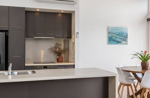 North Creek House | A PERFECT STAY - Bare Feet