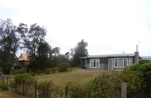 Paradise Beach House | “A PET FRIENDLY HOLIDAY HOME IN PARADISE”