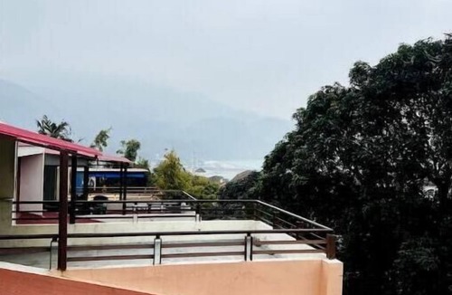 Rishikesh Apartment | A room facing the holy Ganges