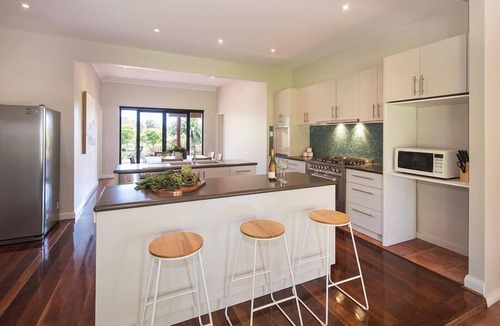 Margaret River House | A stylish and modern home, situated in manicured gardens.
