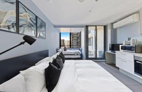 Melbourne Central Business District Apartment | A Stylish & Comfy Studio Next to Southern Cross