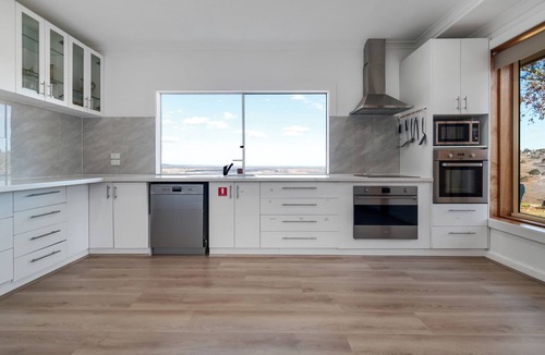 Moorabool Shire House | A Tranquil Retreat with Breath-taking Views