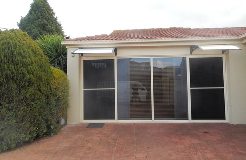 Werribee House | A Versatile Holiday Home in between Avalon Airport and Melbourne CBD