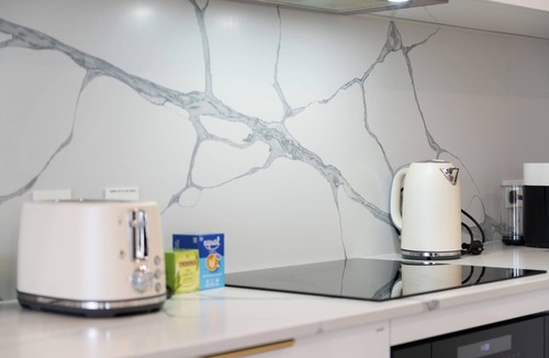 Broadbeach Waters House | A Waterfront Daydream in the Heart of Broadbeach - 4 Bedroom