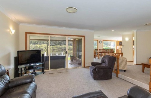 Tuncurry House | A Waterfront on Palmway