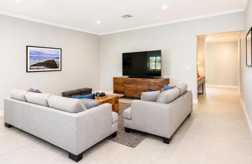 Geographe House | A Waterside Paradise Still Water Mornings on the Canal