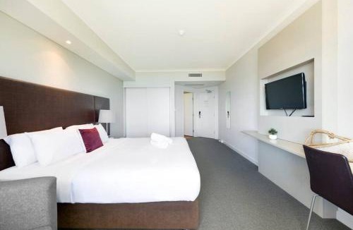 Darwin City Centre Apartment | A Waterview Oasis on the Esplanade with Pool