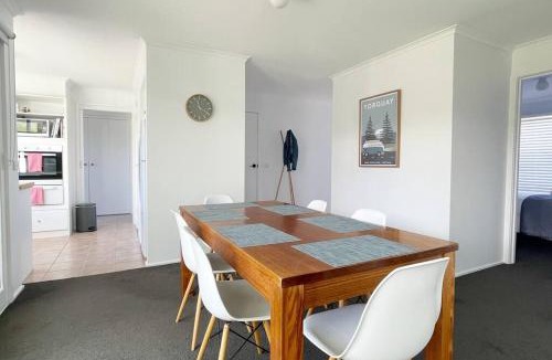 Torquay House | A Wave From It All
