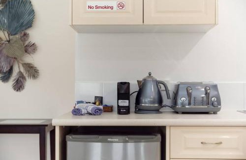 Connolly Apartment | A1 Stylish light filled 2 bed apt Free WiFi