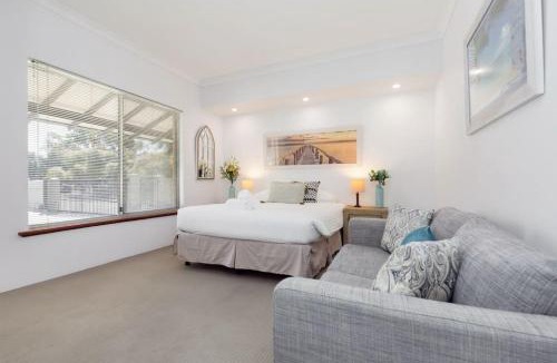 Connolly Apartment | A3 Modern Apt with Free Parking and Private Bathroom