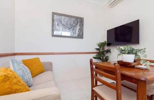 Connolly Apartment | A4 - Deluxe 1 bedroom, 1 bathroom apartment