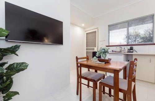 Connolly Apartment | A4 - Deluxe 1 bedroom, 1 bathroom apartment