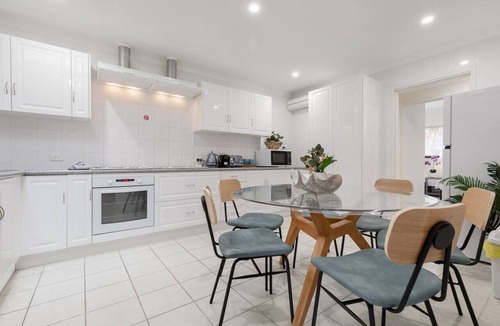 Connolly Apartment | A9 - Elegant 3 bed apt in the heart of Connolly!
