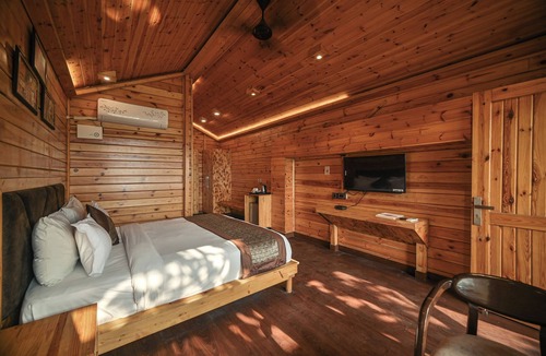 Lansdowne Hostel | Aavaas Hill Resort