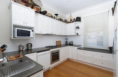 Queenscliff House | Abaleen House