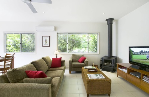 Bright Cottage | Abalina Cottages, Rotary Drive