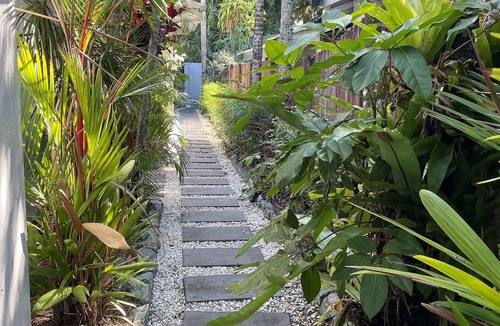 Holloways Beach House | ABSOLUTE BEACHFRONT 10 MINUTES FROM CAIRNS CBD